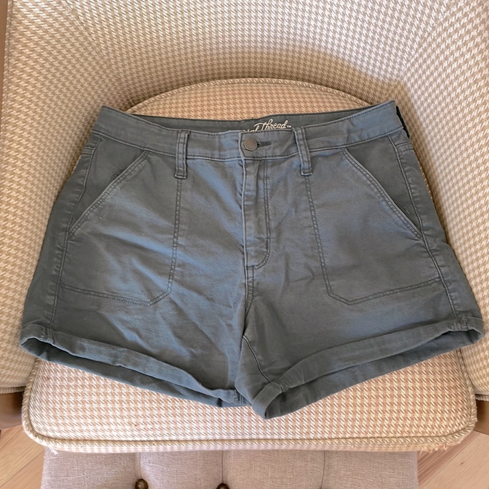 Universal Thread high rise shorts - green/olive/kakhi. Size 8 (EU size 29)